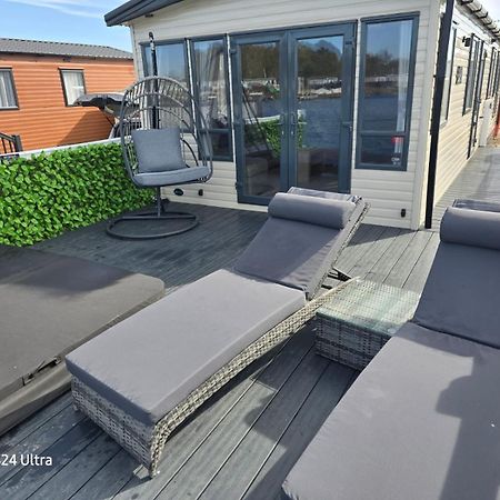 Lakeside Holiday Home With Hot Tub Tattershall Exteriör bild