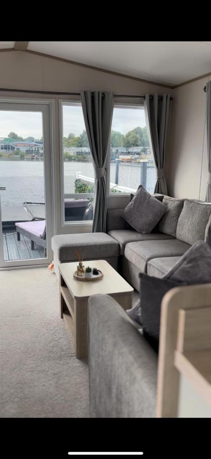 Lakeside Holiday Home With Hot Tub Tattershall Exteriör bild