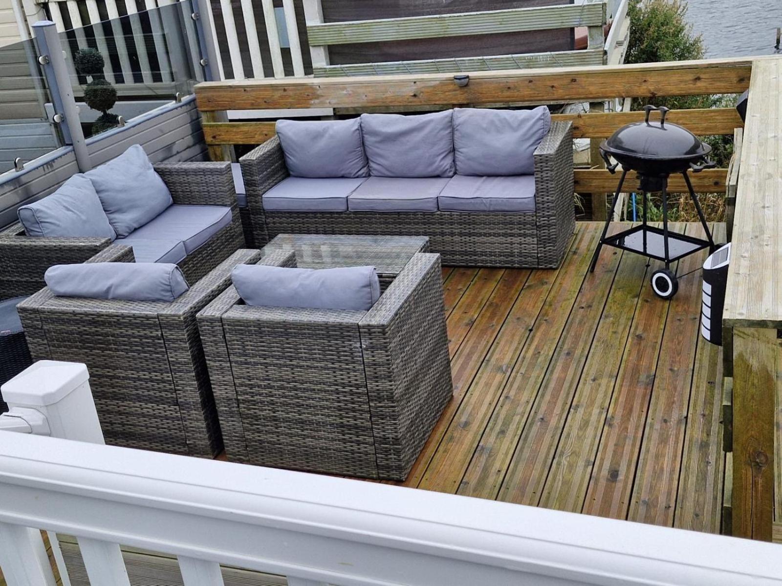 Lakeside Holiday Home With Hot Tub Tattershall Exteriör bild