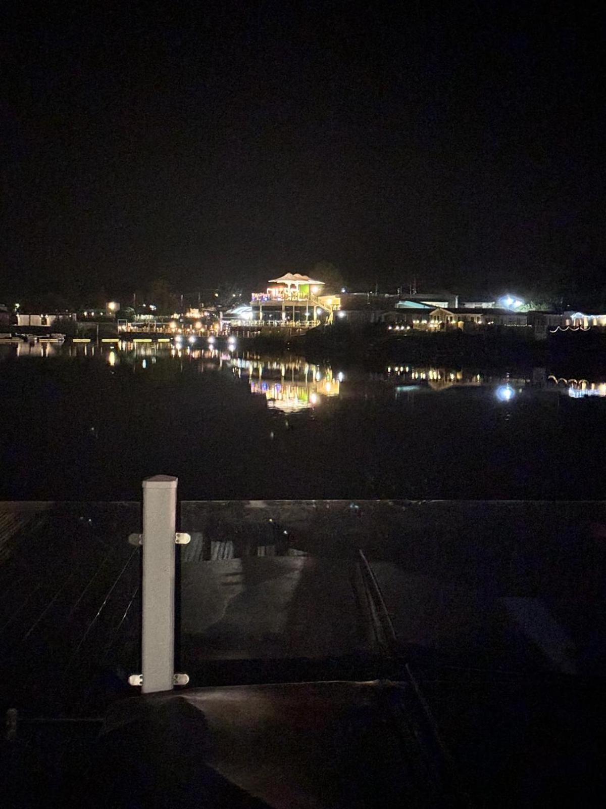 Lakeside Holiday Home With Hot Tub Tattershall Exteriör bild