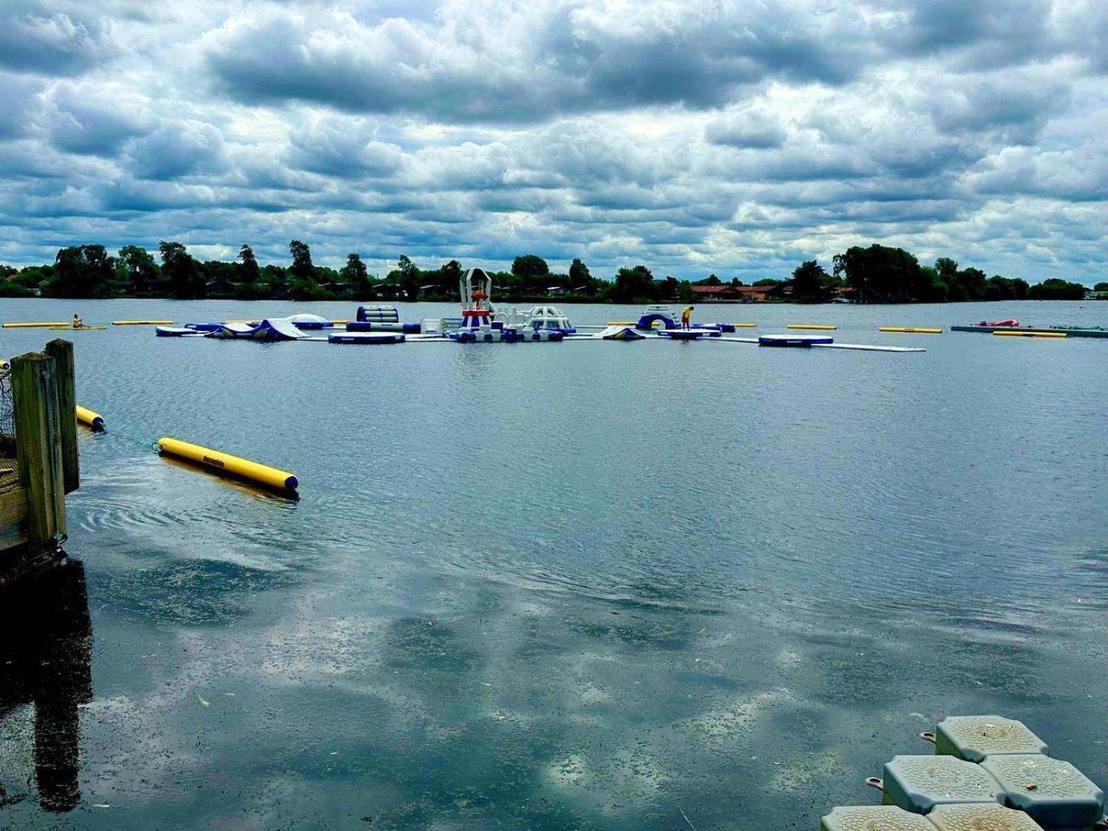 Lakeside Holiday Home With Hot Tub Tattershall Exteriör bild