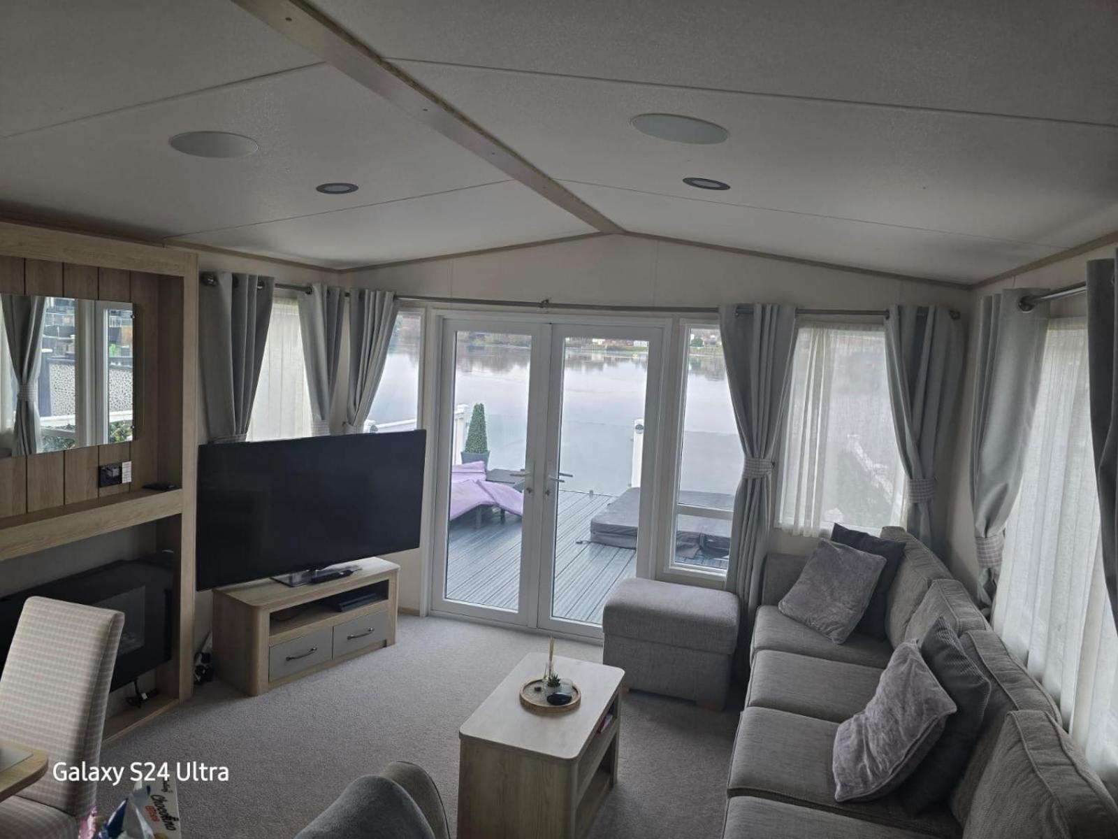 Lakeside Holiday Home With Hot Tub Tattershall Exteriör bild