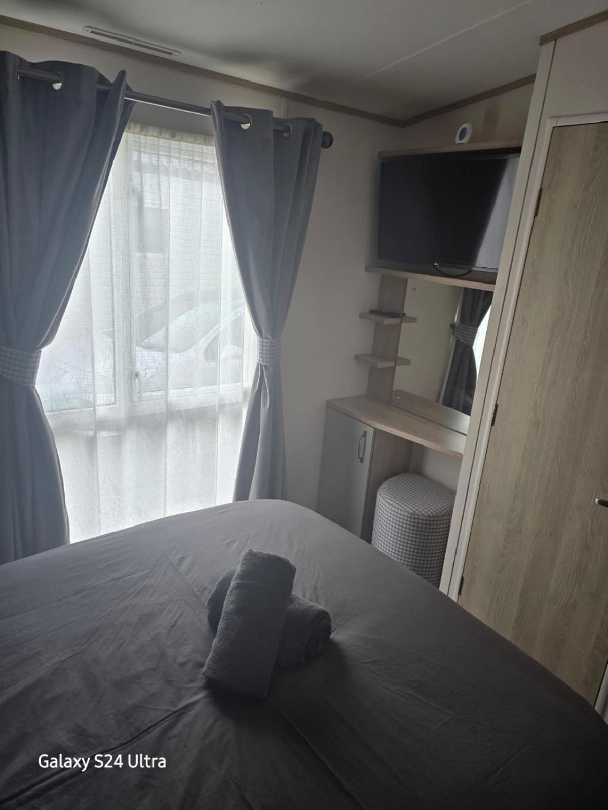 Lakeside Holiday Home With Hot Tub Tattershall Exteriör bild